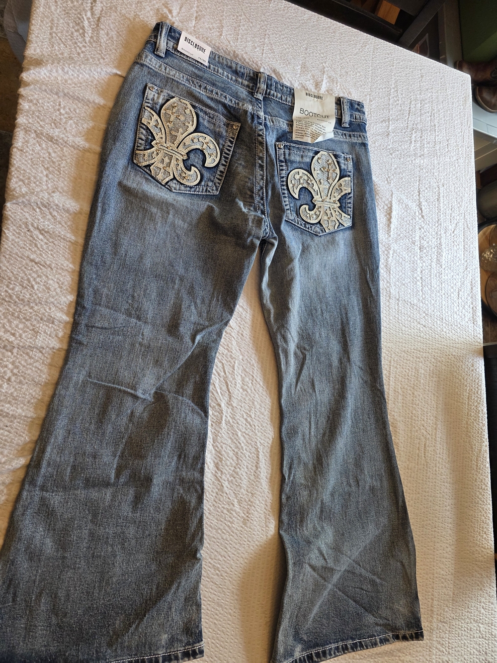 Bootcut Fleur-de-Lis Embroidered Back-Pocket Women Jeans - Light Blue Size 11x30